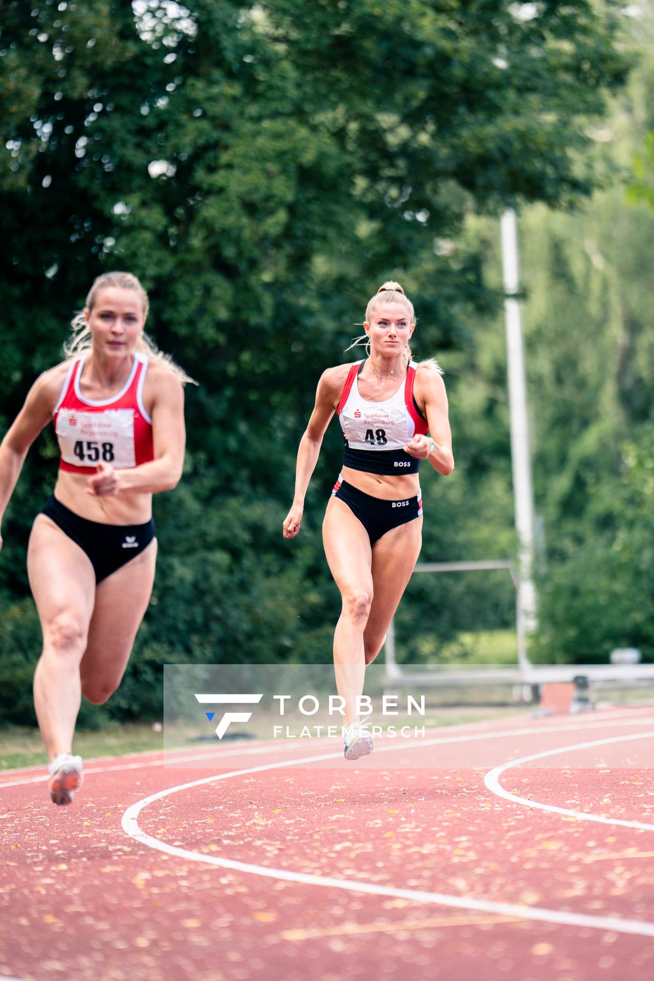 Alica Schmidt (SCC Berlin) am 200m Start am 04.06.2022 waehrend der Sparkassen Gala in Regensburg